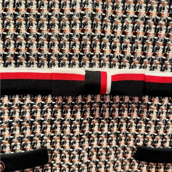 Elegant Black and White Tweed Dress - Picture 6 of 9